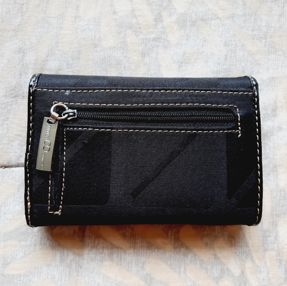 Nine & Co geometric print wallet. - Picture 3 of 12